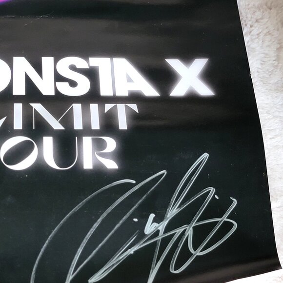 Monsta X KIHYUN No Limit US Tour ULT VIP Signed Poster w/ Tour VIP Badge - Picture 2 of 6